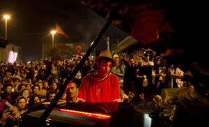Davide Martello (31) aus Konstanz spielt auf dem Taksim-Platz Klavier